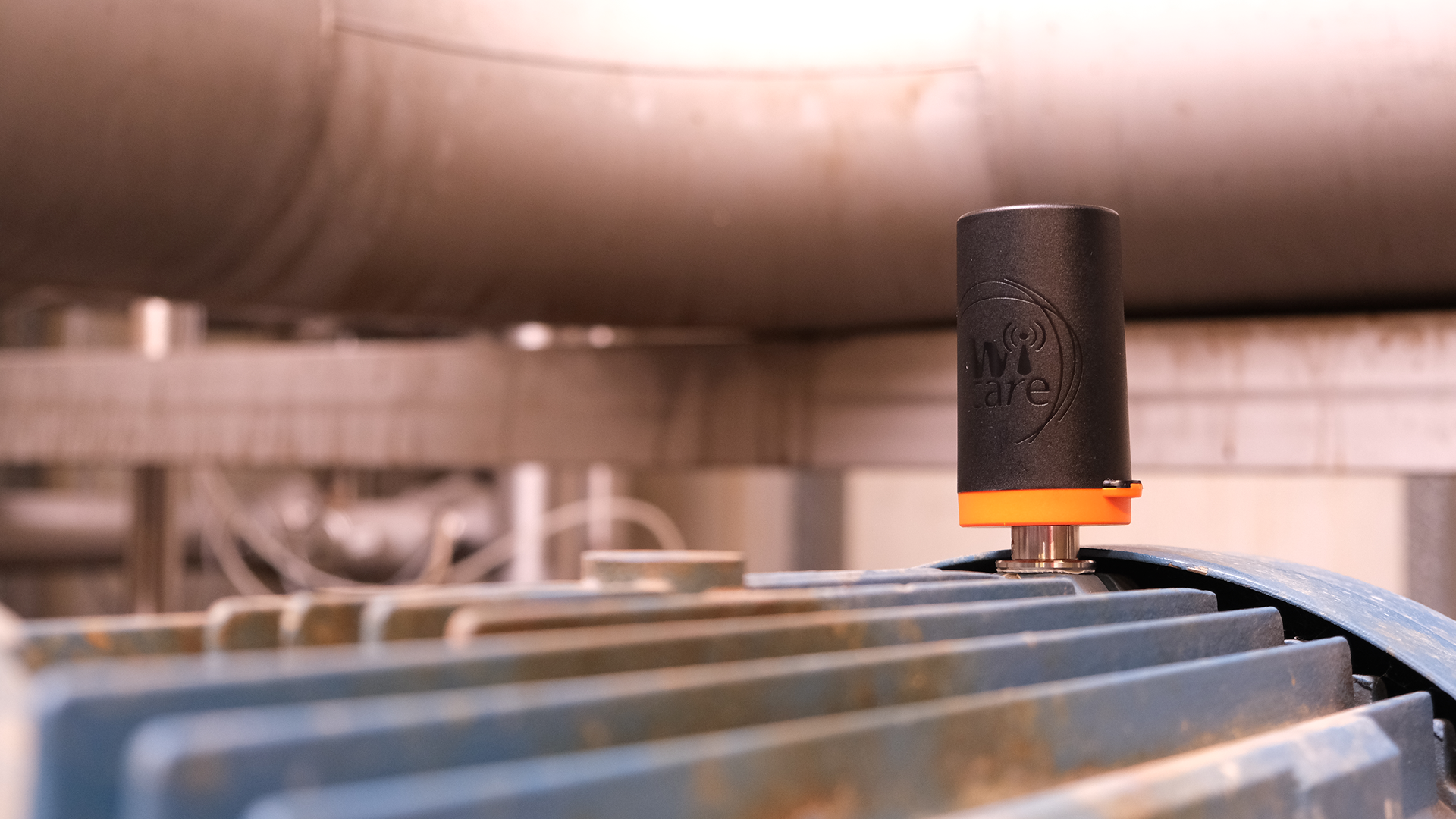 Wi-care sensor, Wireless vibration sensor installed on industrial motor housing for predictive maintenance