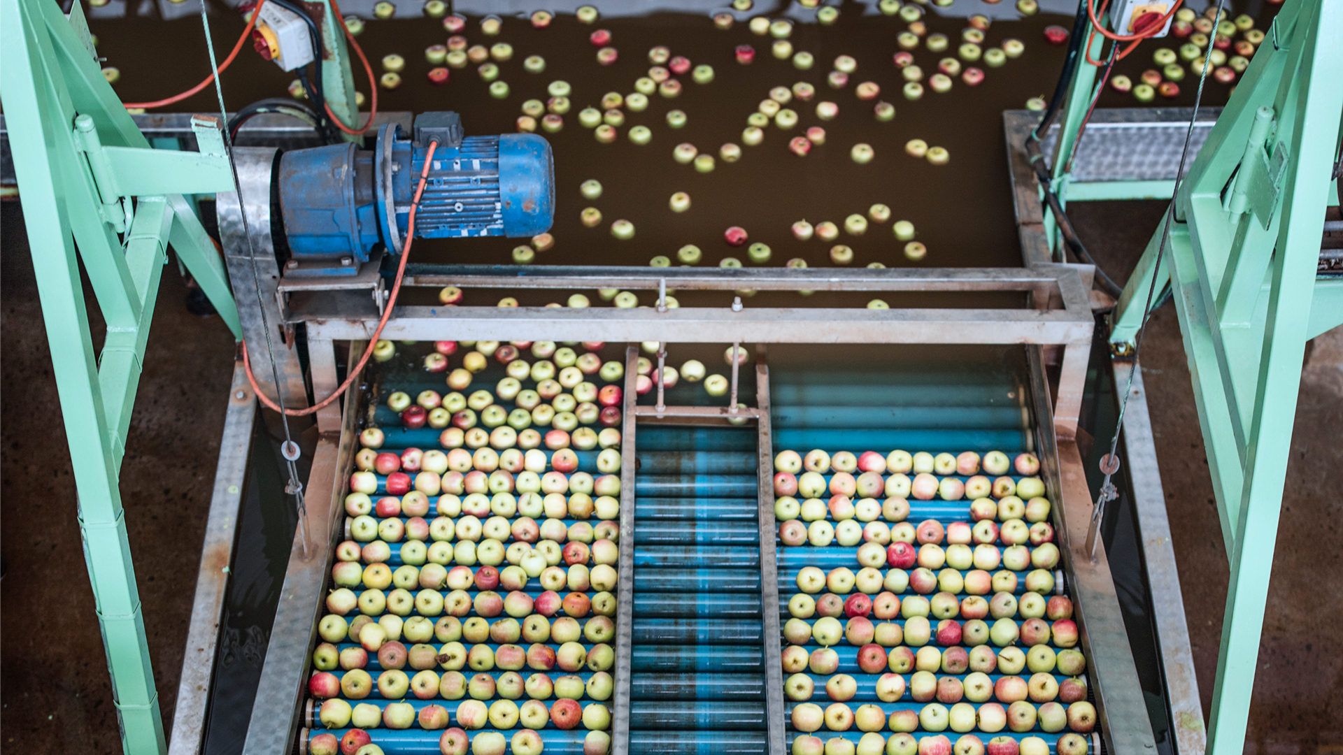 Fresh food processing equipment in a food and beverage production facility monitored with predictive maintenance