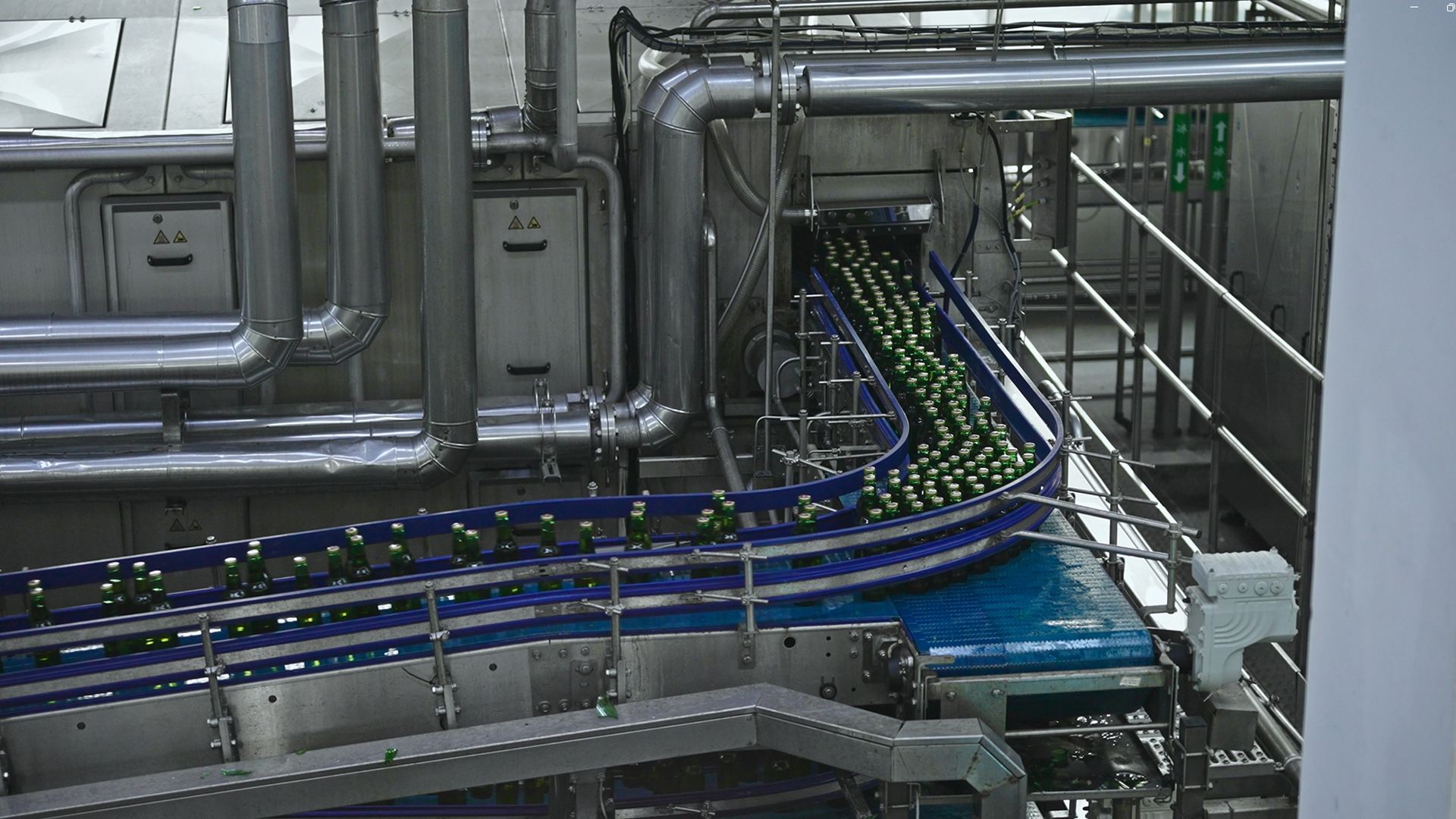Food and beverage bottling conveyor system monitored through predictive maintenance